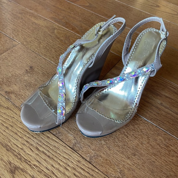 Jonathan Kayne Autographed Nude Pageant Heels Size 6 - Picture 3 of 5